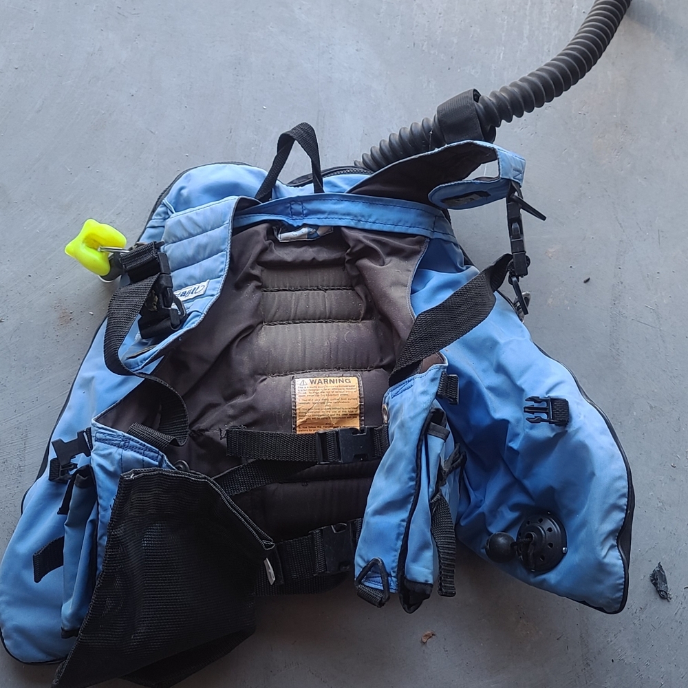 Small diving vest
